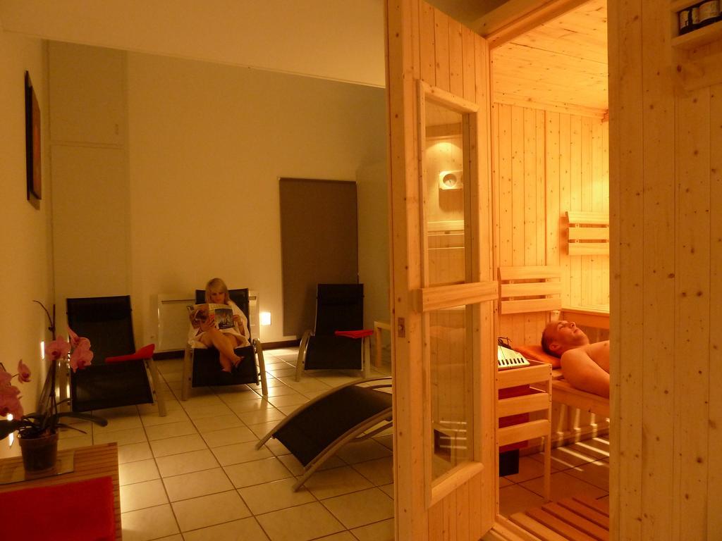 Logis Hotel Le France Villers-le-Lac Eksteriør bilde