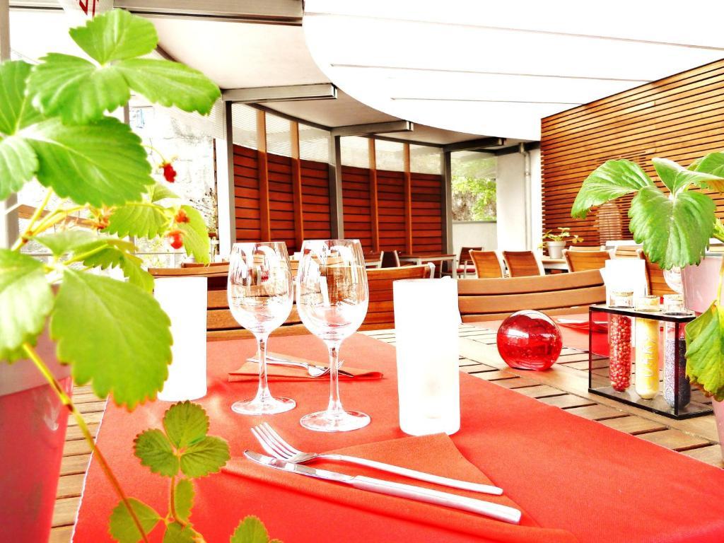 Logis Hotel Le France Villers-le-Lac Eksteriør bilde