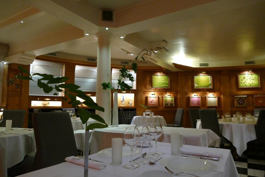 Logis Hotel Le France Villers-le-Lac Eksteriør bilde