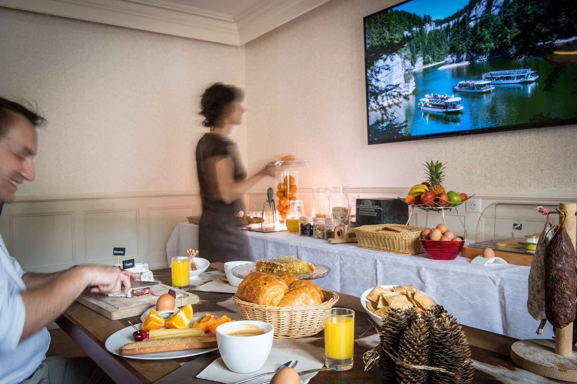 Logis Hotel Le France Villers-le-Lac Eksteriør bilde